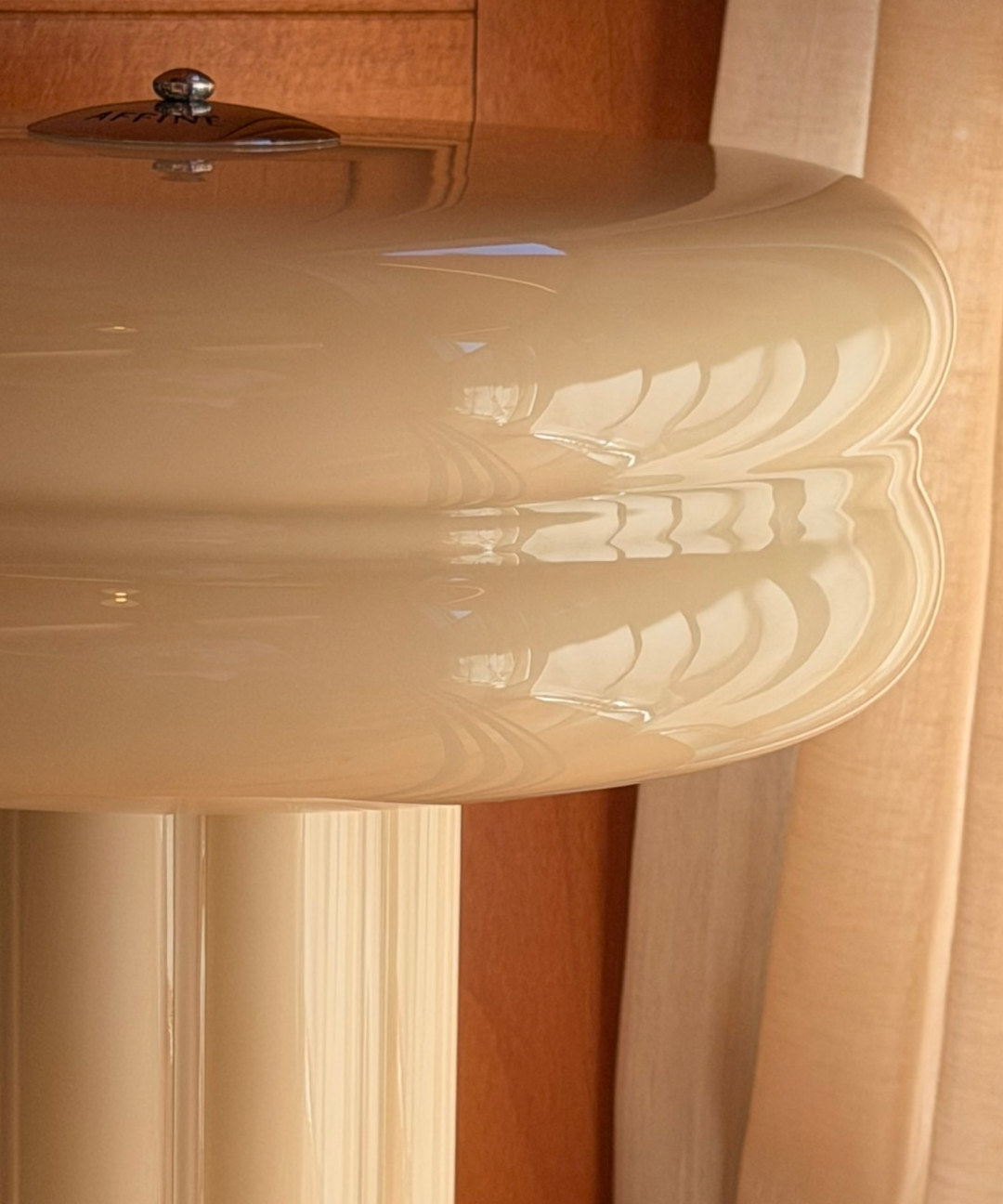 Close-up of the Affiné Table Lamp in Crème Beige.