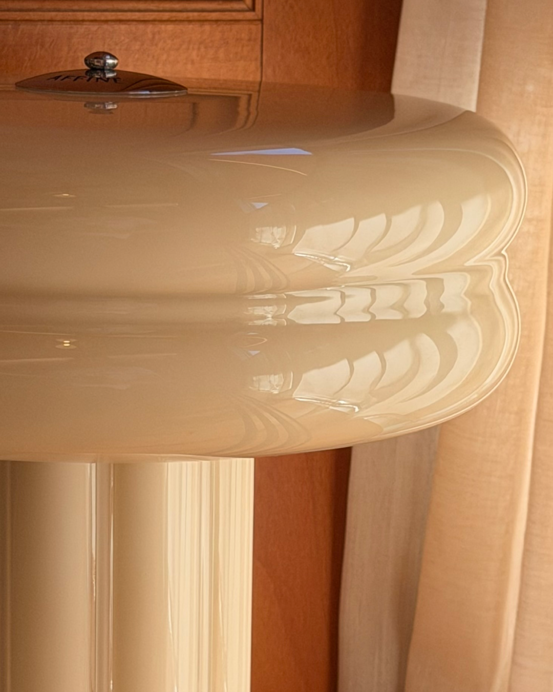 Close-up of the Affiné Table Lamp in Crème Beige.